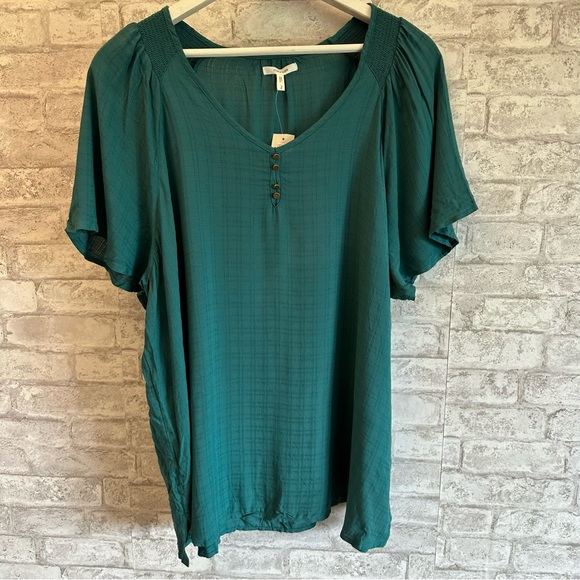 Maurices Tops - Maurices green blouse women’s 2X NWT shirt sleeve flowy